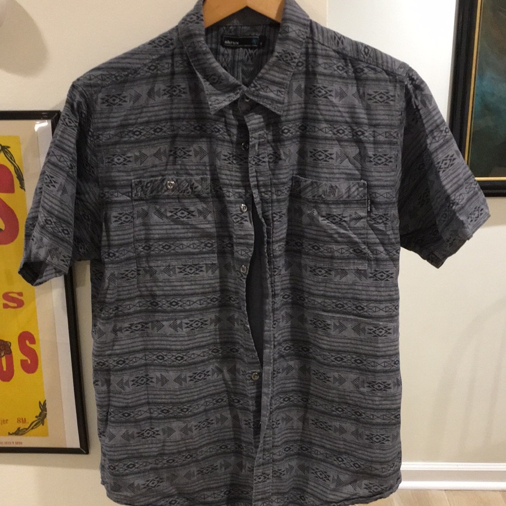 Mens Medium Skater Patterned Akrux Button-Up Short-sleeve Shirt